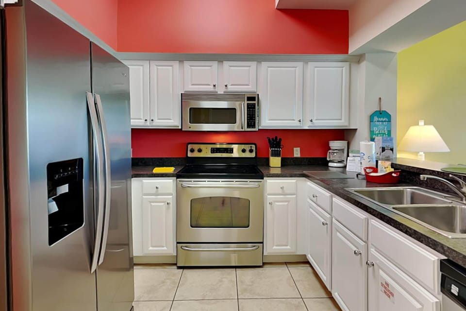 Condo, Multiple Beds, Balcony | Private kitchen | Fridge, microwave, oven, stovetop