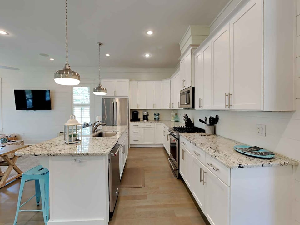 House, Multiple Beds, Balcony, Pool View | Private kitchen | Fridge, microwave, oven, stovetop