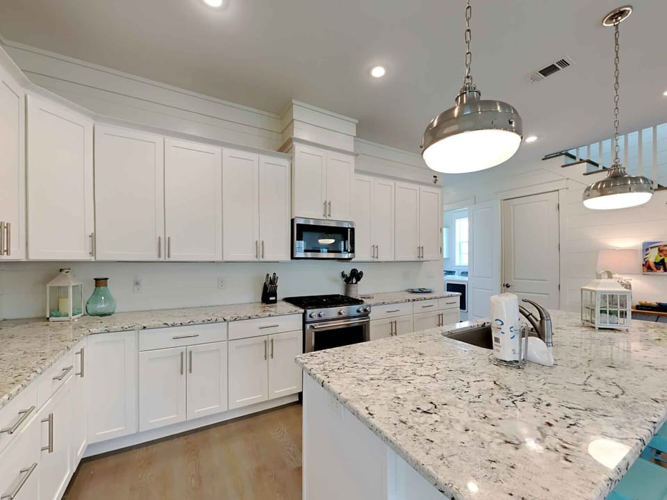 House, Multiple Beds, Balcony, Pool View | Private kitchen | Fridge, microwave, oven, stovetop