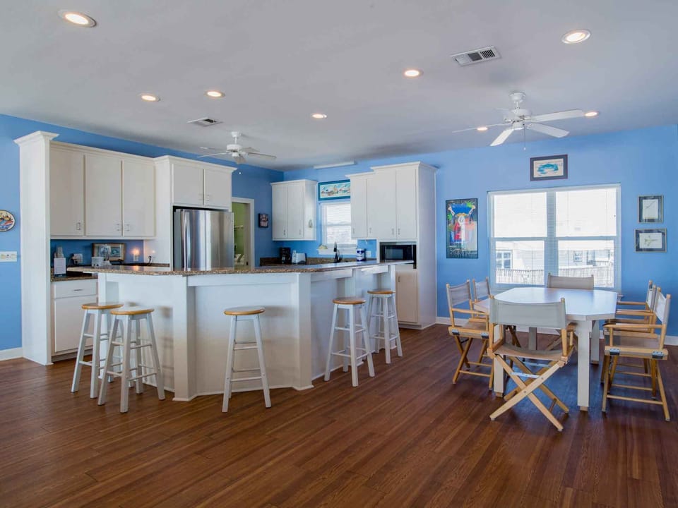 Studio, Multiple Beds, Balcony, Ocean View | Private kitchen | Fridge, microwave, oven, stovetop