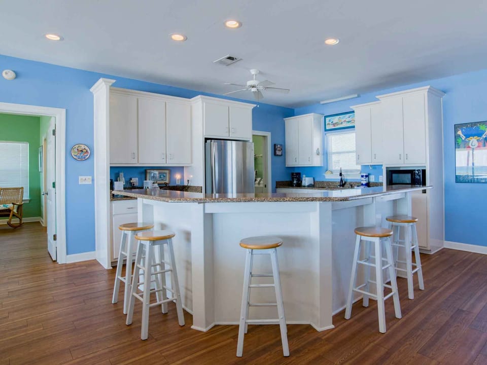 Studio, Multiple Beds, Balcony, Ocean View | Private kitchen | Fridge, microwave, oven, stovetop