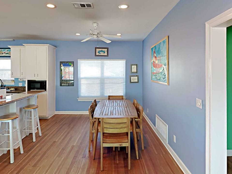 Studio, Multiple Beds, Balcony, Ocean View | Dining
