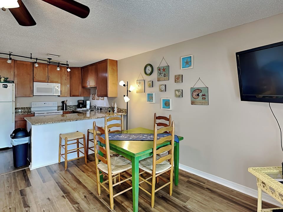 Condo, Multiple Beds, Balcony, Partial Sea View | Private kitchen | Fridge, microwave, oven, stovetop
