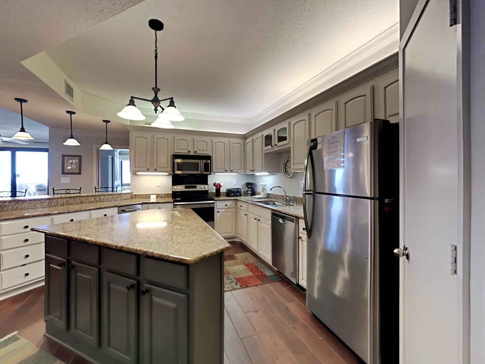 Condo, Multiple Beds, Balcony, Ocean View | Private kitchen | Microwave, oven, stovetop, dishwasher