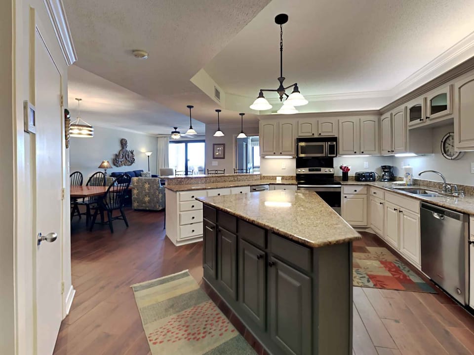 Condo, Multiple Beds, Balcony, Ocean View | Private kitchen | Microwave, oven, stovetop, dishwasher