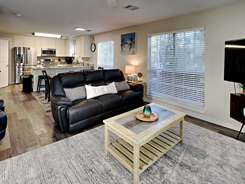 House, Multiple Beds, Balcony, Garden View | Living area | 40-inch TV with digital channels