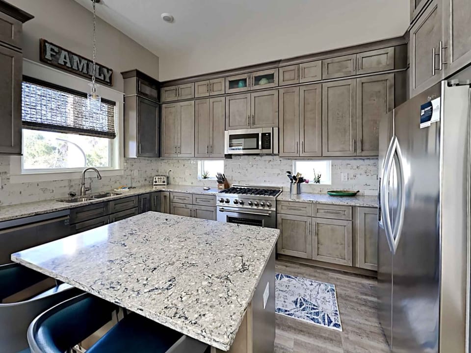 House, Multiple Beds, Balcony, Partial Sea View | Private kitchen | Fridge, microwave, oven, stovetop