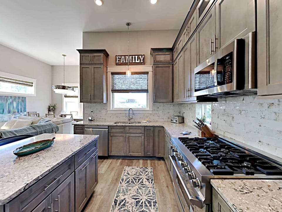 House, Multiple Beds, Balcony, Partial Sea View | Private kitchen | Fridge, microwave, oven, stovetop