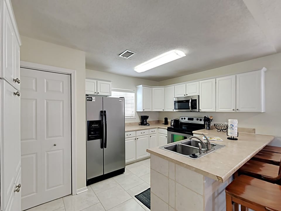 House, Multiple Beds, Balcony, Partial Sea View | Private kitchen | Fridge, microwave, oven, stovetop