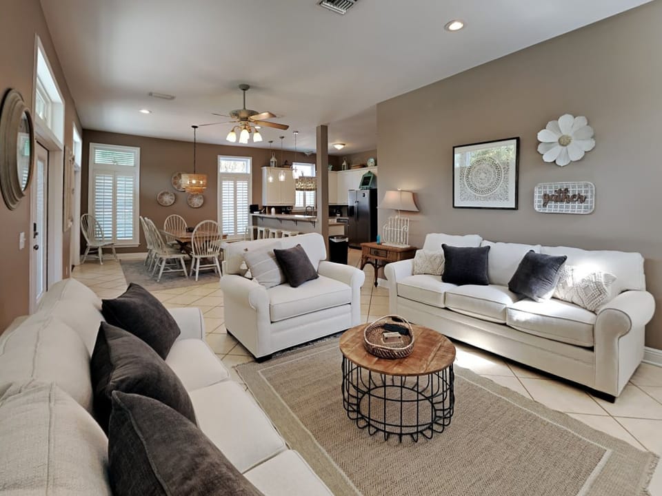 House, Multiple Beds, Balcony | Living area | 42-inch flat-screen TV with digital channels