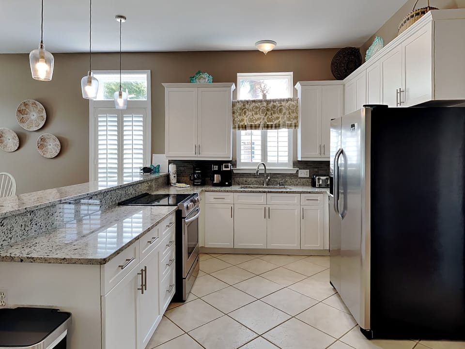 House, Multiple Beds, Balcony | Private kitchen | Fridge, microwave, oven, stovetop