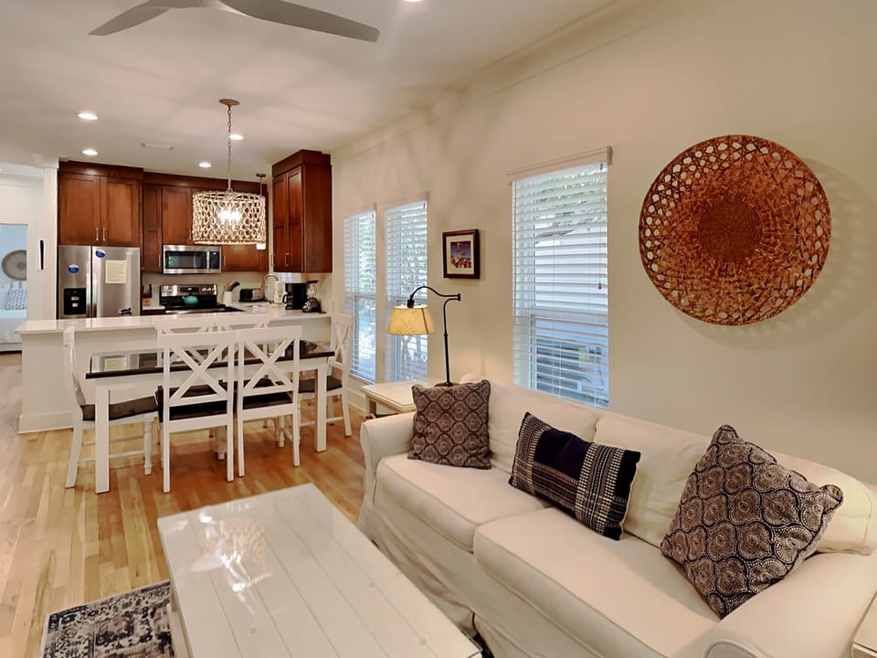 House, Multiple Beds, Kitchen, Garden View | Living area | 40-inch TV with digital channels