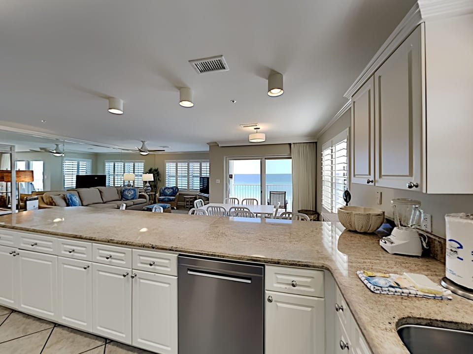Condo, Multiple Beds, Balcony, Ocean View | Private kitchen | Fridge, microwave, oven, stovetop