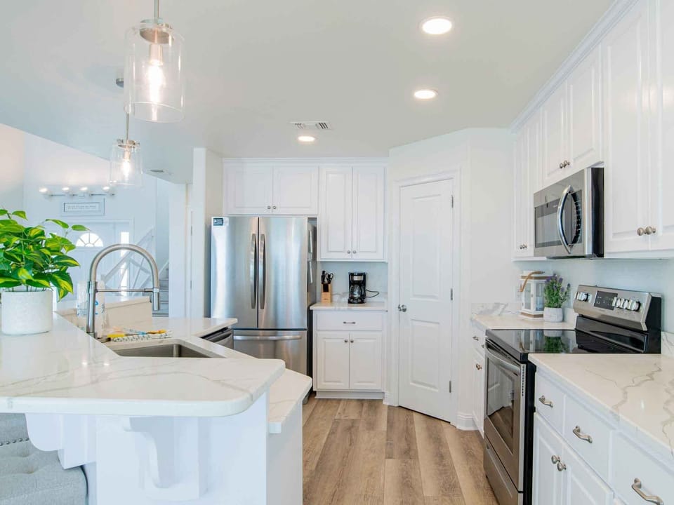 Luxury House, Multiple Beds, Kitchen, Ocean View | Private kitchen | Fridge, microwave, oven, stovetop