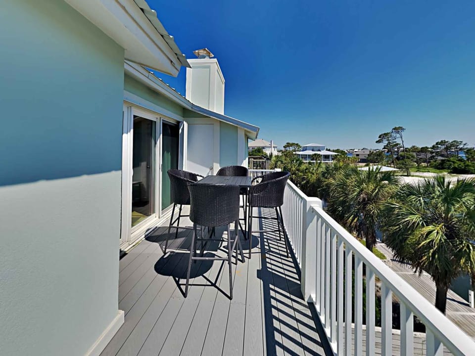 House, Multiple Beds, Balcony | Property grounds