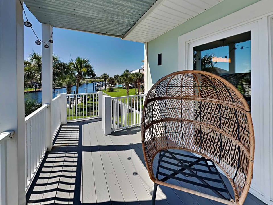House, Multiple Beds, Balcony | Property grounds