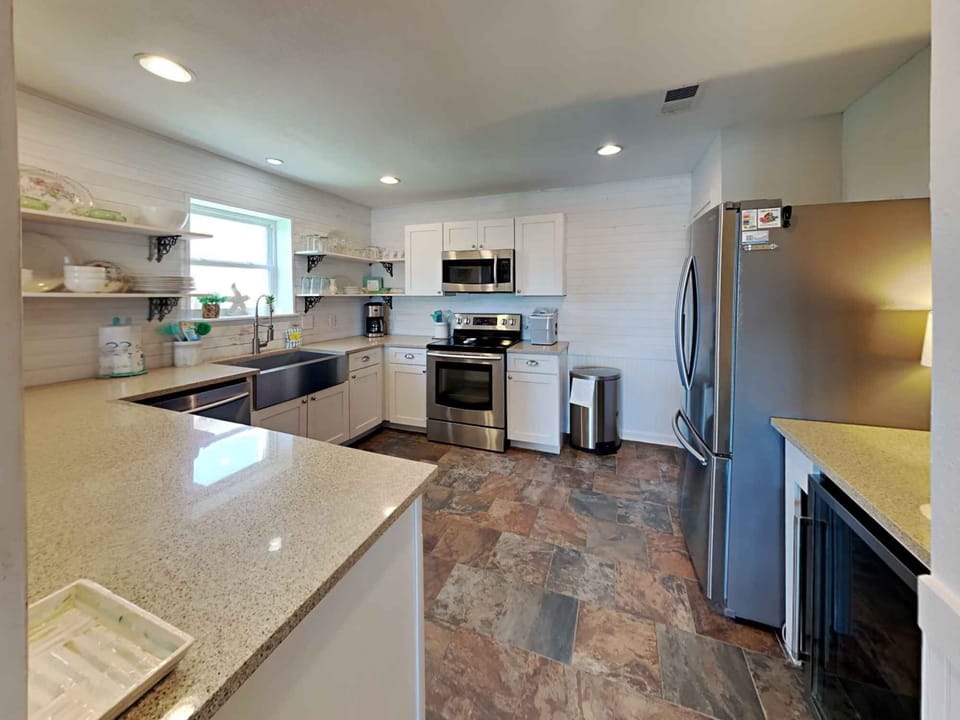 House, Multiple Beds, Balcony | Private kitchen | Fridge, microwave, oven, stovetop