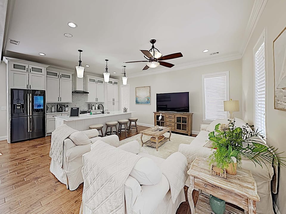 House, Multiple Beds, Balcony | Living area | TV