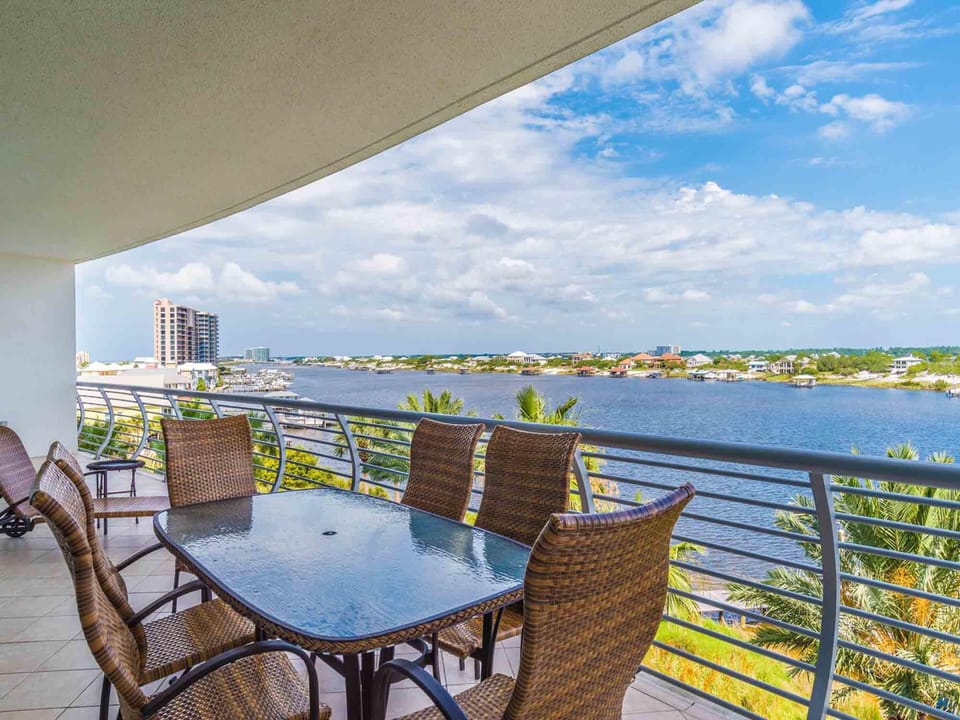 Condo, Multiple Beds, Balcony | Outdoor dining