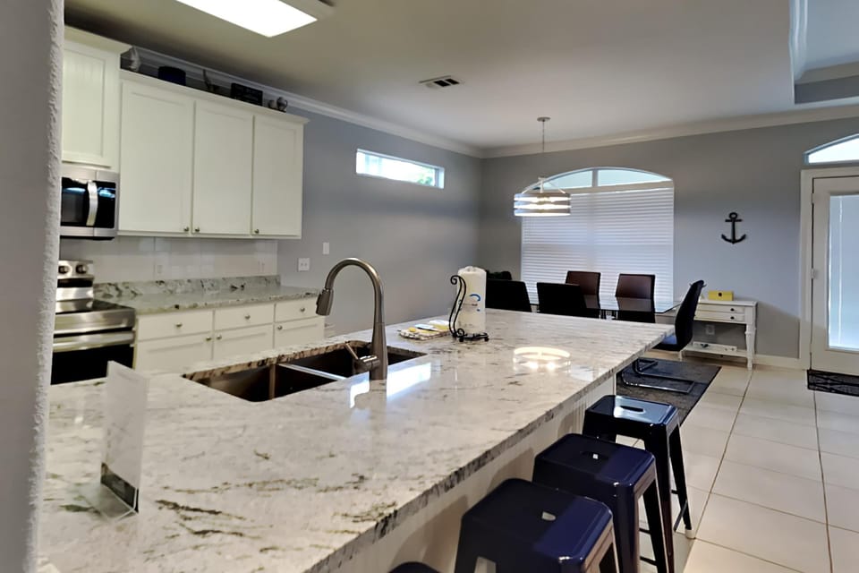 House, Multiple Beds, Kitchen, Garden View | Private kitchen | Fridge, microwave, oven, stovetop