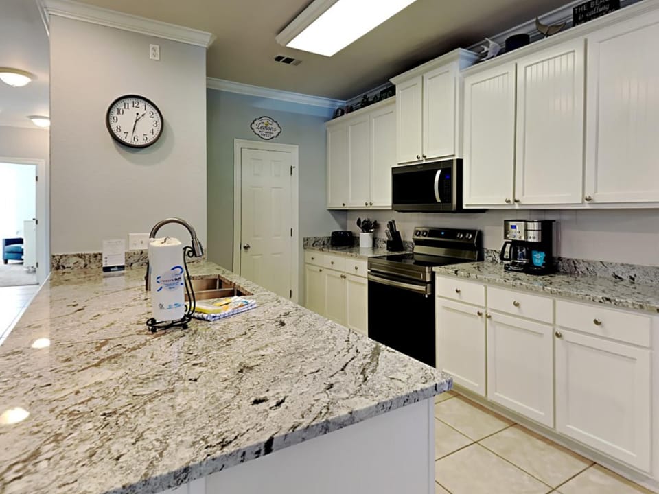 House, Multiple Beds, Kitchen, Garden View | Private kitchen | Fridge, microwave, oven, stovetop