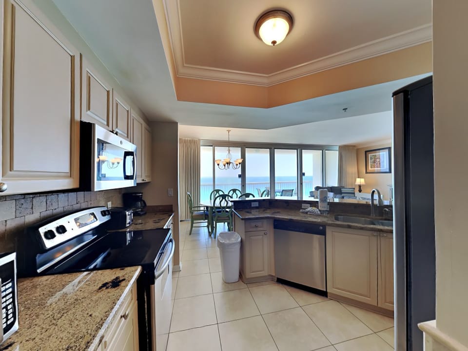 Condo, Multiple Beds, Balcony, Ocean View | Private kitchen | Fridge, microwave, oven, stovetop