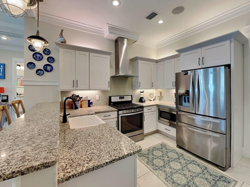 House, Multiple Beds, Kitchen, Garden View | Private kitchen | Fridge, microwave, oven, stovetop