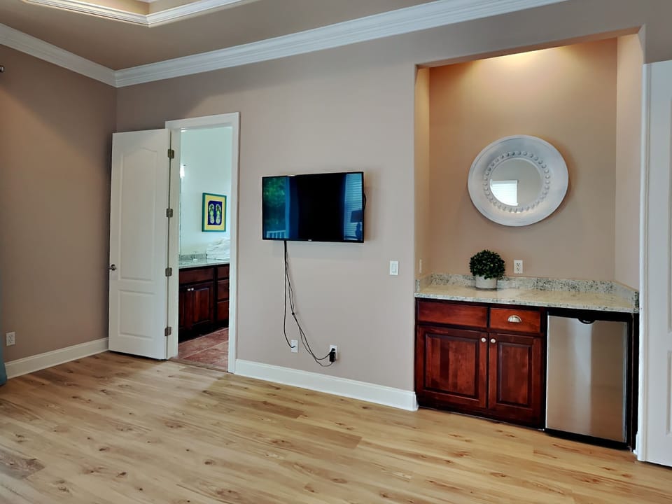 House, Multiple Beds, Balcony, Pool View (Sandy Retreat) | Interior