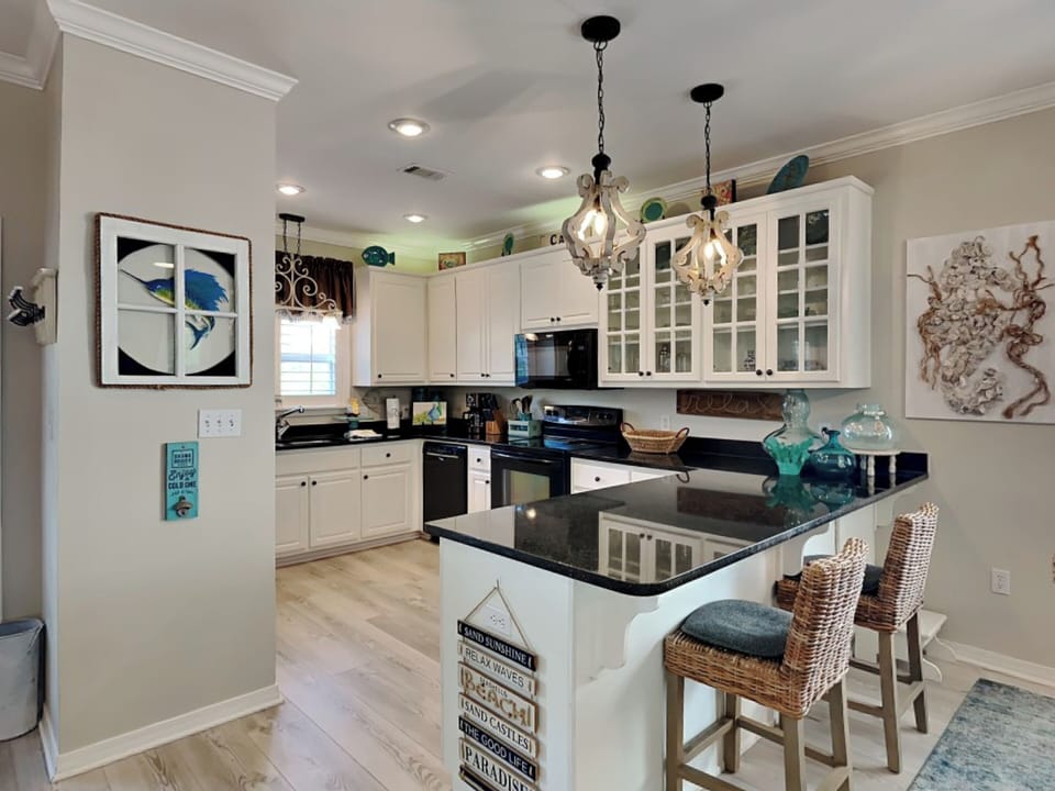 House, Multiple Beds, Balcony, Garden View | Private kitchen | Fridge, microwave, oven, stovetop