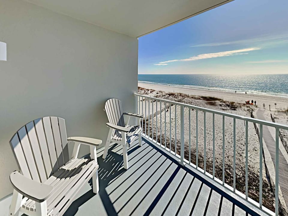 Condo, Multiple Beds, Kitchen, Ocean View | Property grounds