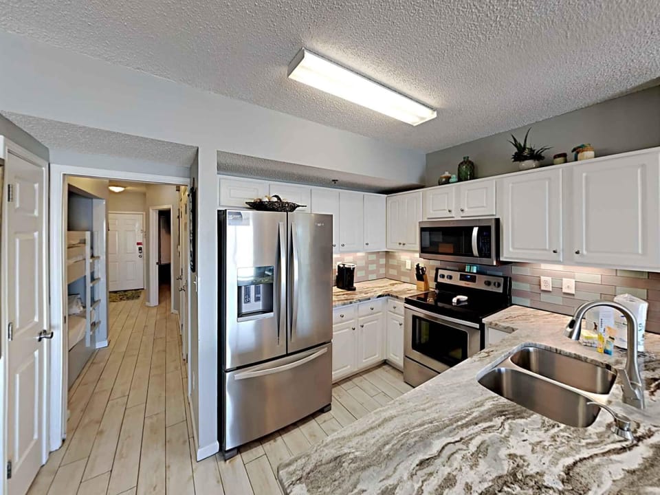 Condo, Multiple Beds, Kitchen, Ocean View | Private kitchen | Fridge, microwave, oven, stovetop
