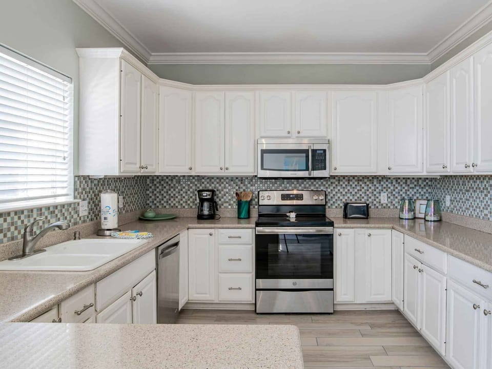 House, Multiple Beds, Balcony, Garden View | Private kitchen | Fridge, microwave, oven, stovetop