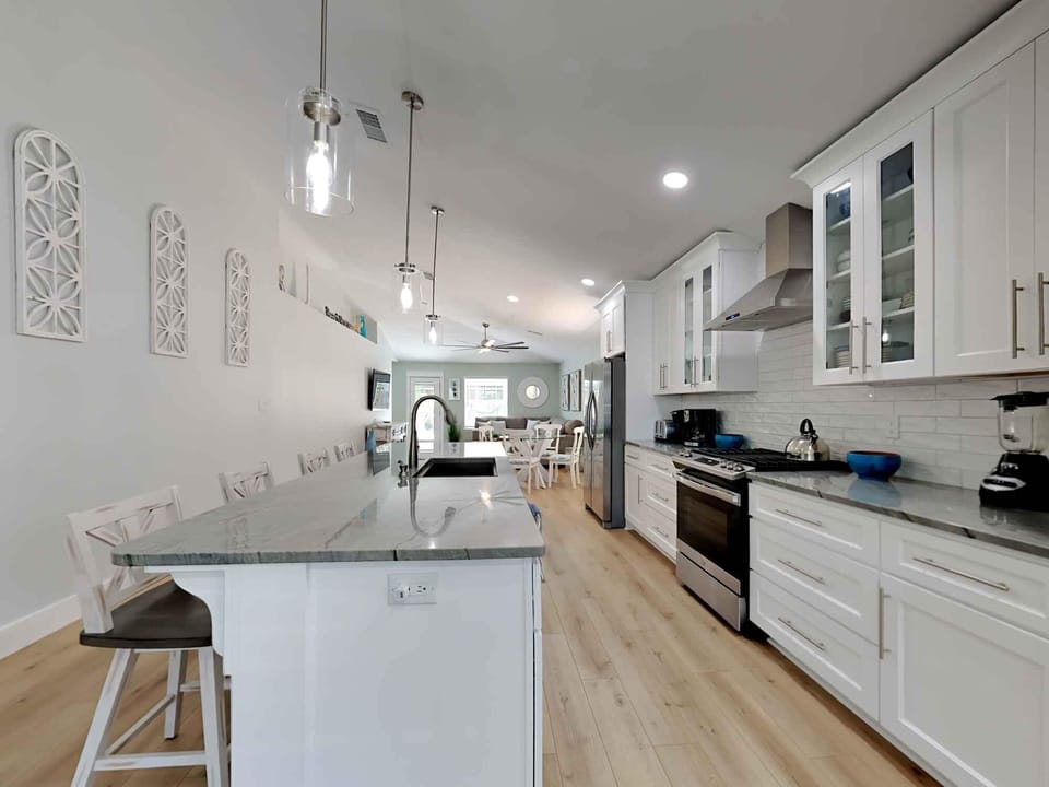 House, Multiple Beds, Kitchen, Pool View | Private kitchen | Fridge, microwave, oven, stovetop