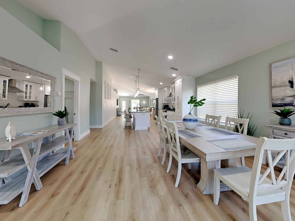 House, Multiple Beds, Kitchen, Pool View | Dining