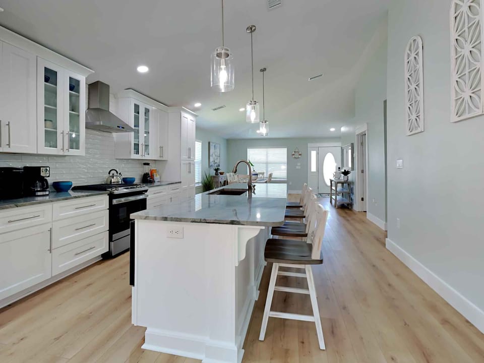 House, Multiple Beds, Kitchen, Pool View | Private kitchen | Fridge, microwave, oven, stovetop