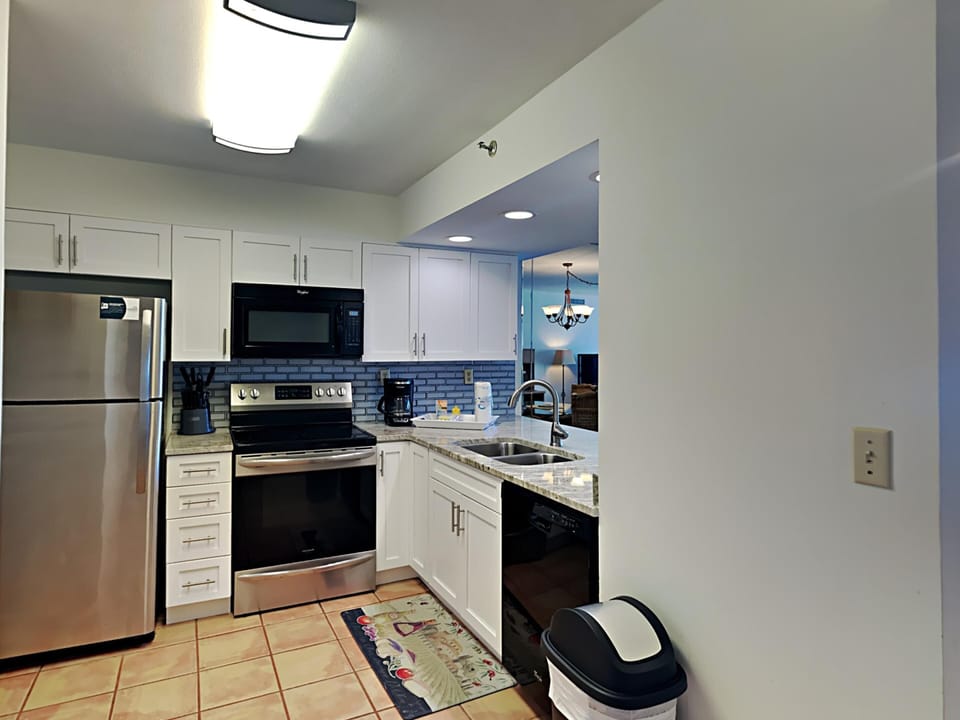 Condo, Multiple Beds, Balcony, Ocean View (0 - No Pets Allowed) | Private kitchen | Fridge, microwave, oven, stovetop