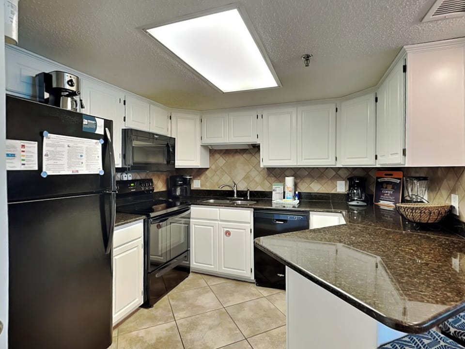 Condo, Multiple Beds, Balcony, Ocean View | Private kitchen | Fridge, microwave, oven, stovetop