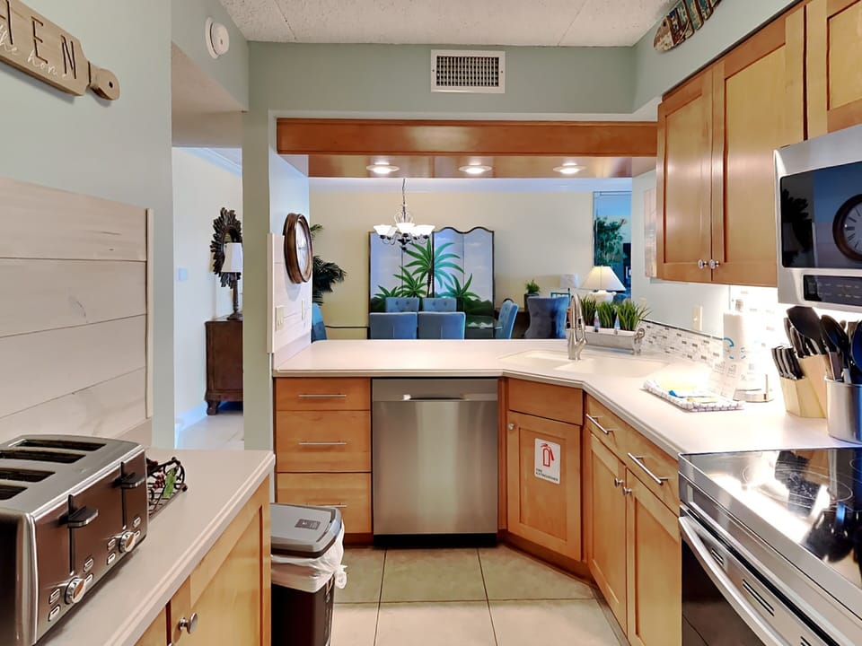 Condo, Multiple Beds, Balcony, Ocean View | Private kitchen | Fridge, microwave, oven, dishwasher