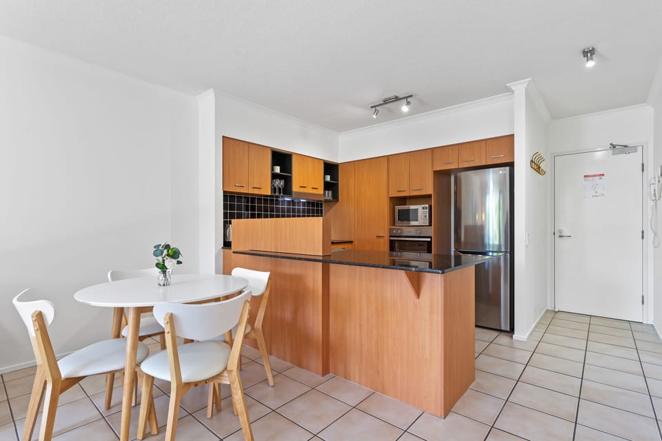 Deluxe Apartment, 1 Bedroom | In-room dining