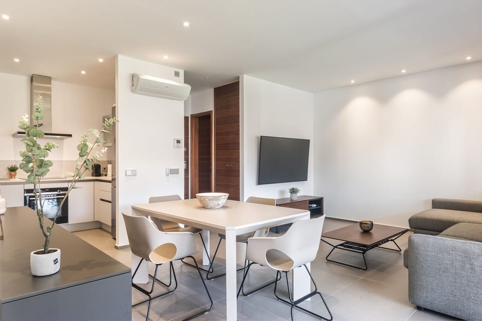 Beautiful spacious living room with dining room