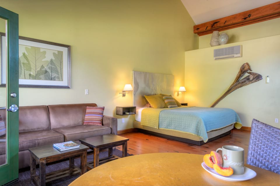 Premium bedding, pillowtop beds, in-room safe, desk