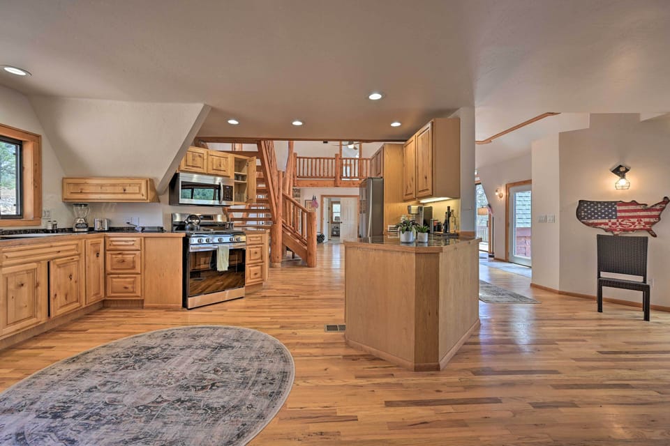 Kitchen | 1st Floor | Crockpot | Complimentary Spices