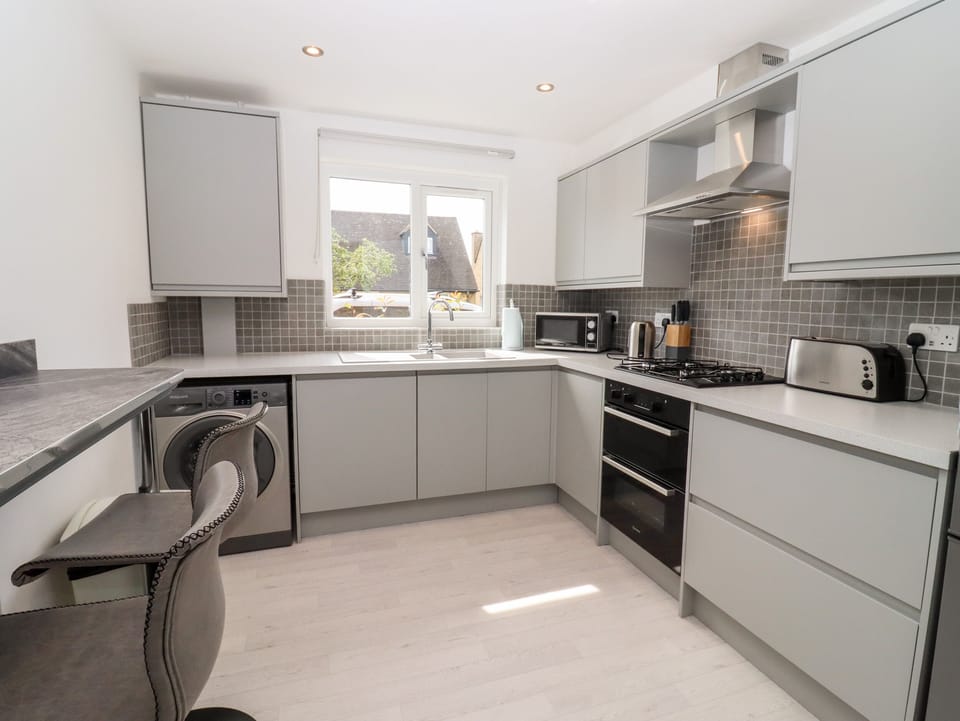 Cottage | Private kitchen | Fridge, dishwasher, electric kettle, toaster