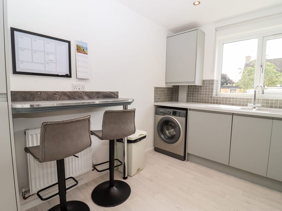 Cottage | Private kitchen | Fridge, dishwasher, electric kettle, toaster