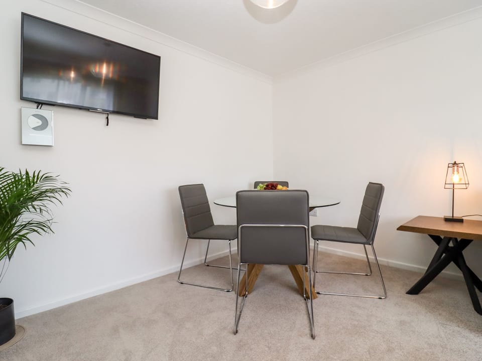 Cottage | Private kitchen | Fridge, dishwasher, electric kettle, toaster