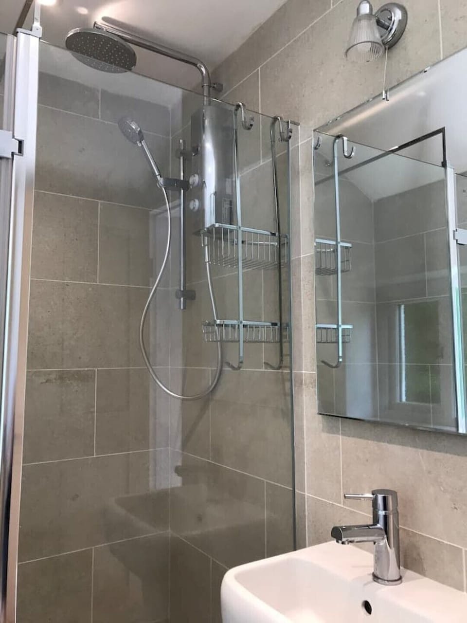 Little Daisy was completed in 2021 using high quality fixtures and fittings. 