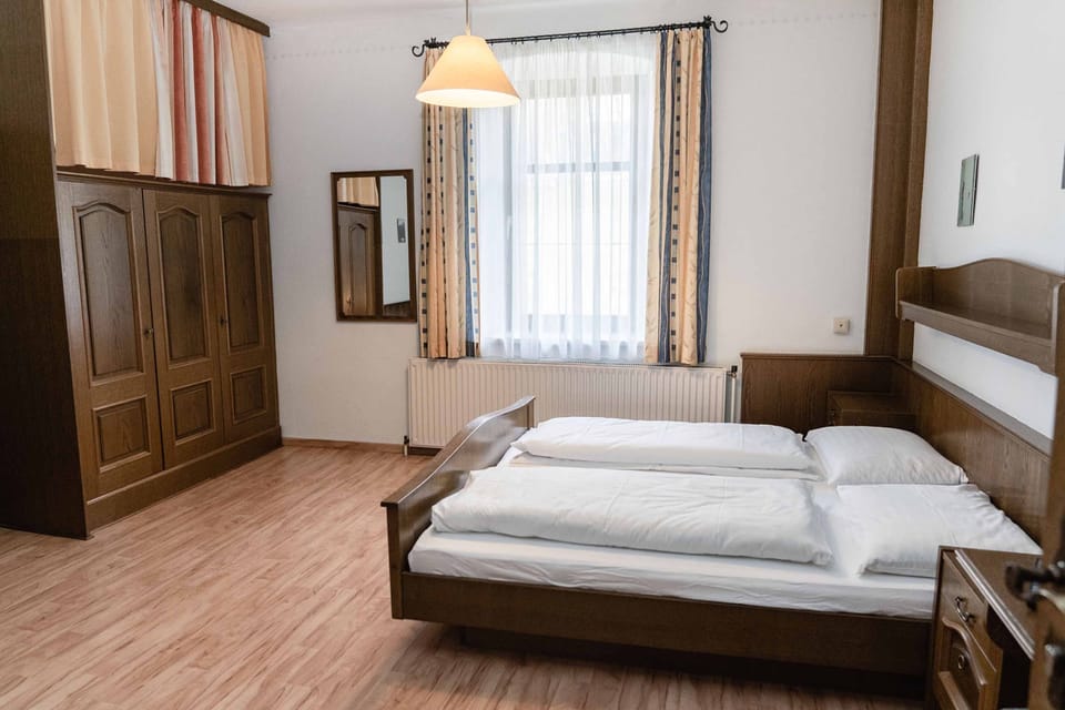 Triple Room | WiFi (free), bed sheets