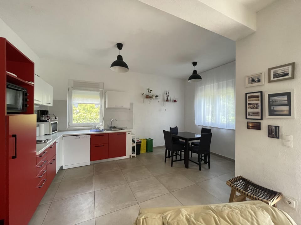 House | Private kitchen | Fridge, microwave, oven, stovetop