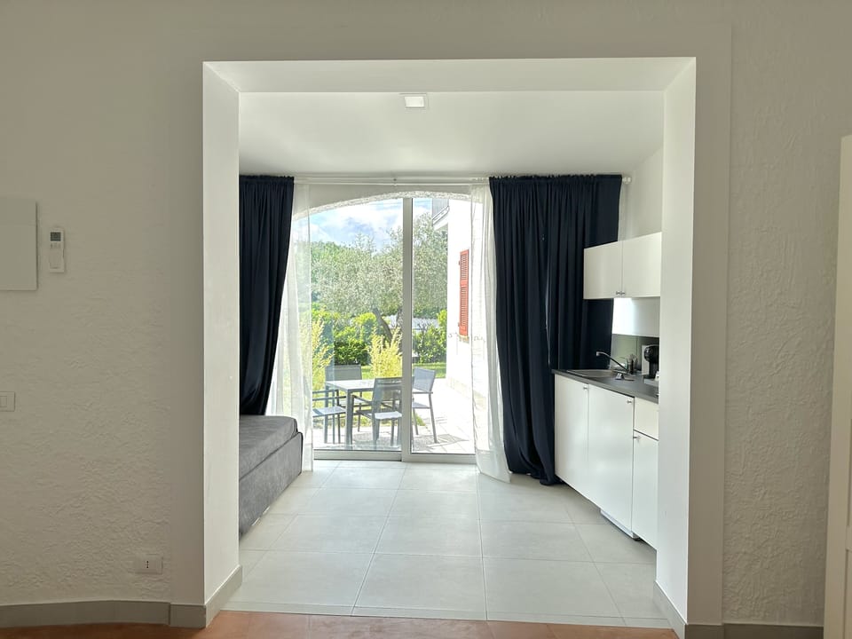 Deluxe Suite | 1 bedroom, blackout drapes, soundproofing, free WiFi