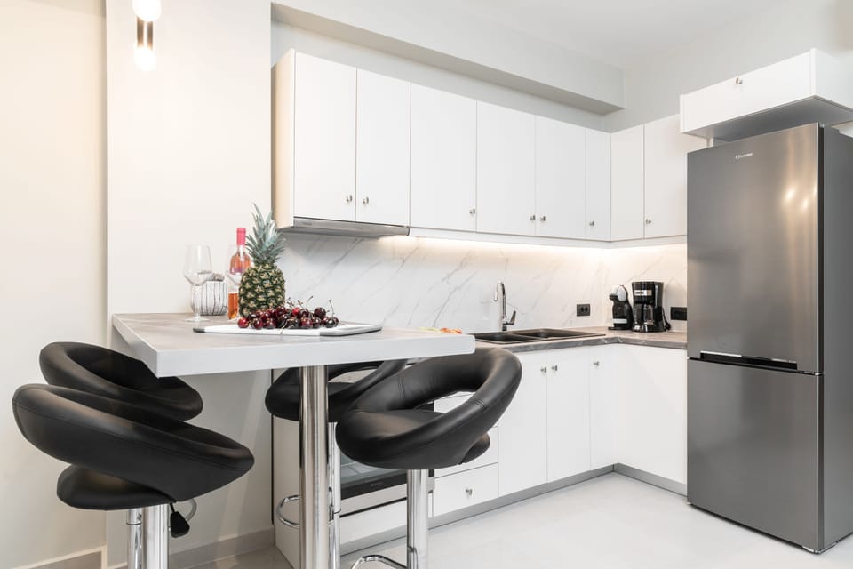 Deluxe Apartment | Private kitchen | Full-size fridge, oven, stovetop, espresso maker